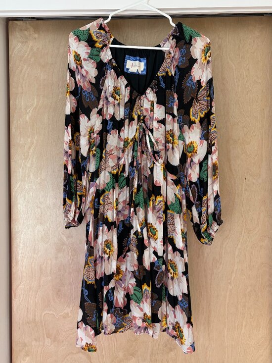 Anthropologie Dresses & Skirts - Anthropologie Tiered V-Neck Tunic Dress